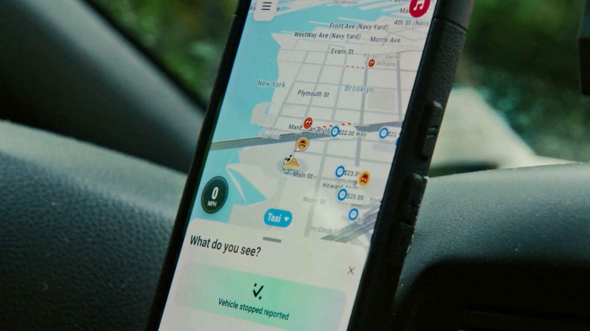 The Waze app showing a Chat Reporting feature